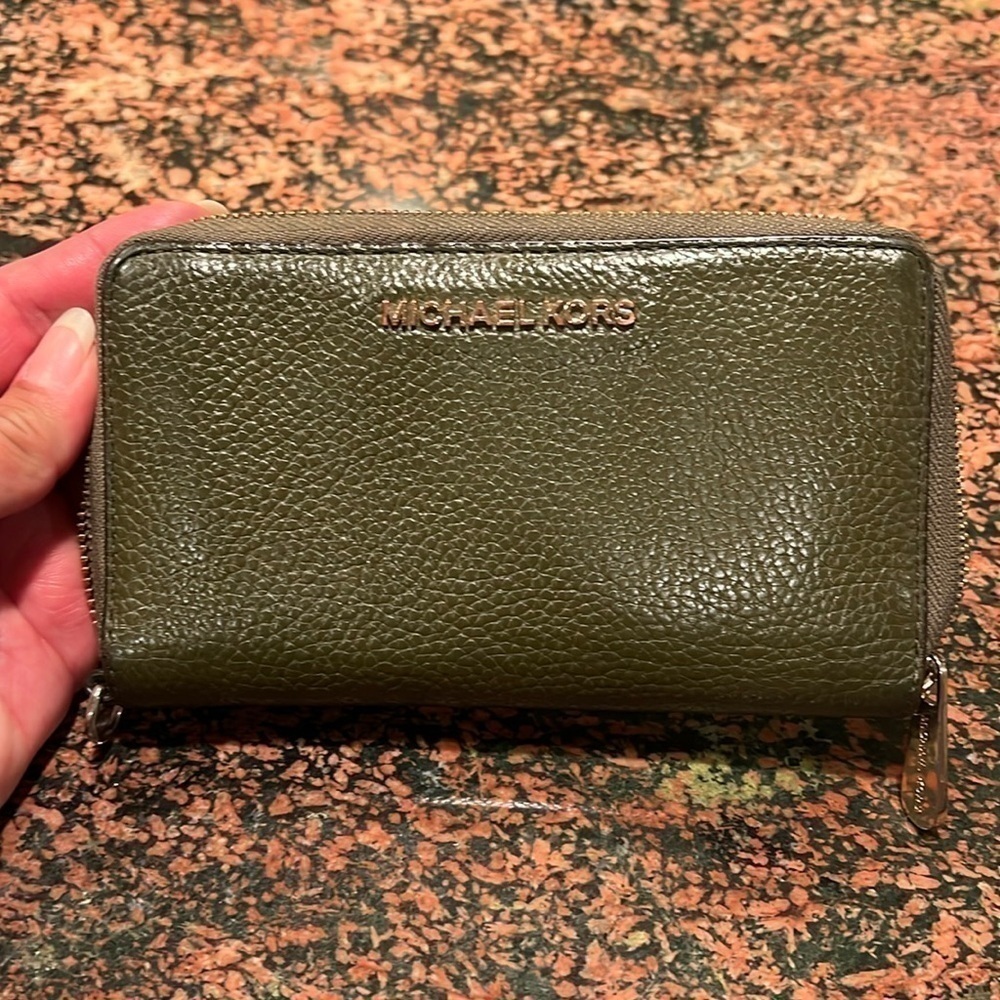 Michael Kors Wristlet Wallet, Olive Green Pebble Leather EUC